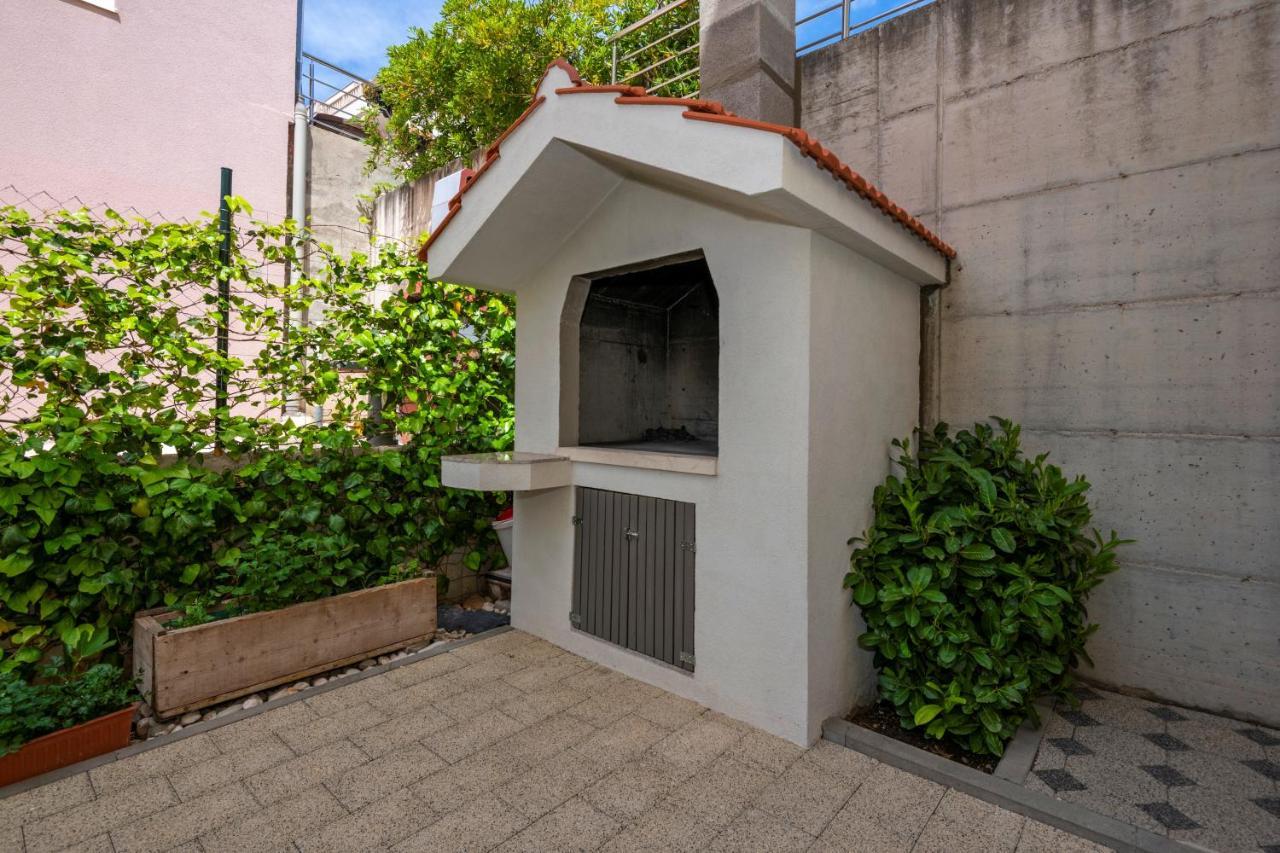 Apartment With Free And Private Parking Makarska Buitenkant foto