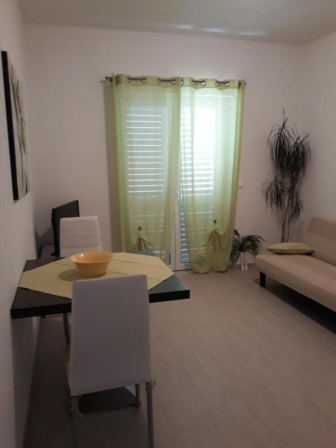 Apartment With Free And Private Parking Makarska Buitenkant foto