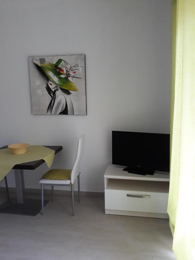 Apartment With Free And Private Parking Makarska Buitenkant foto
